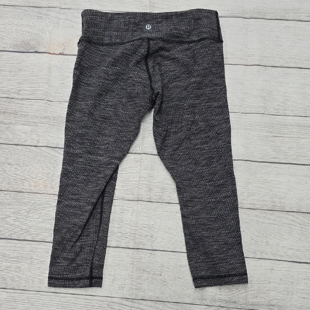Lululemon Crop 17